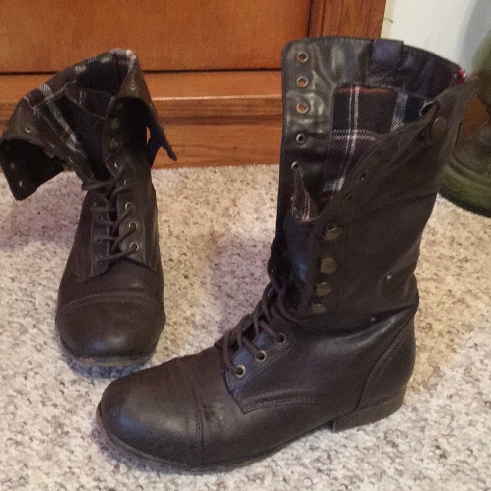 Boots - Picture 4 of 4